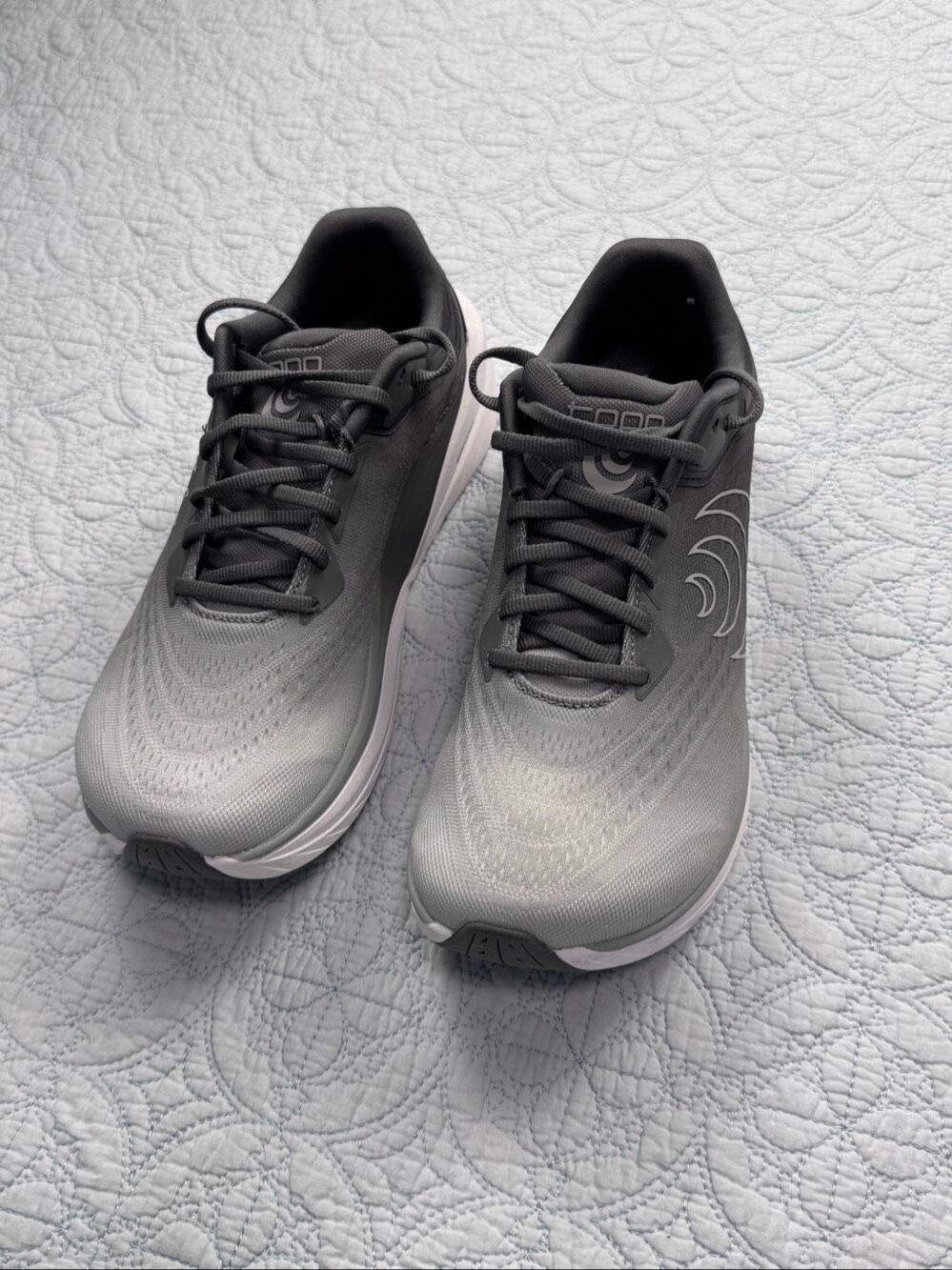 Topo Athletic Phantom 4 Running Shoes Grey Color Scheme Womens Size 8.5